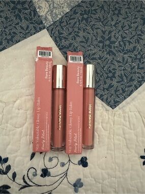 Rare Beauty Glossy Lip Balm-Nearly Petal